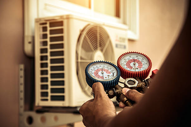 Professional Hvac technician working in Oaks, PA